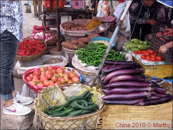 Groentenkraam op de markt in Lijiang 